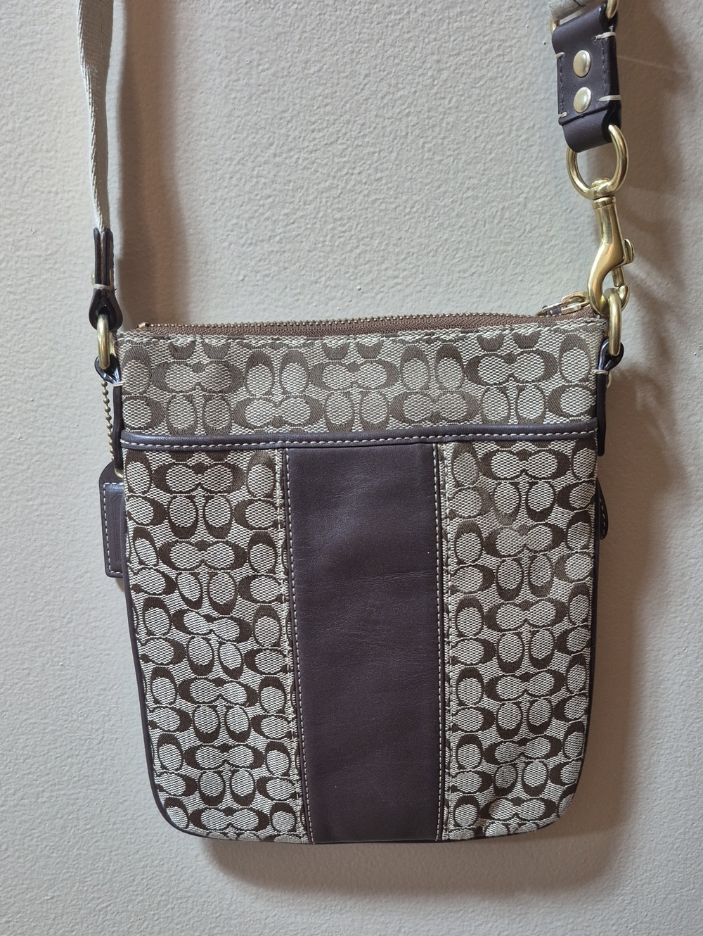 COACH Signature Pattern Jacquard 'Swingpack' Crossbody Shoulder Bag - Picture 5 of 17